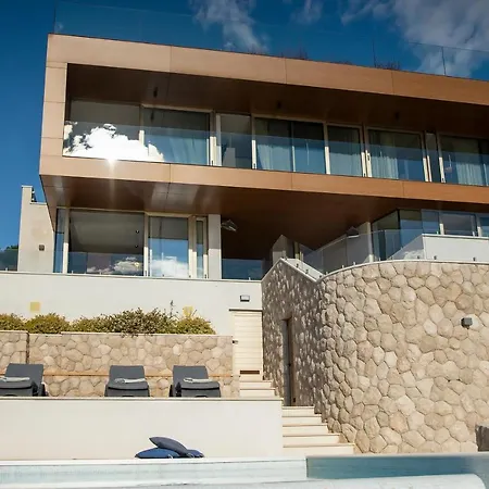 Villa Gloss *