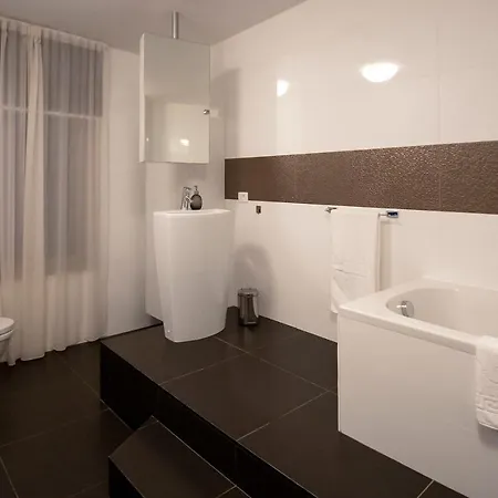 Villa Gloss