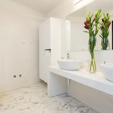 Gloss Villa *