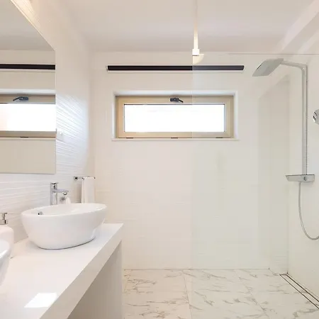 Villa Gloss