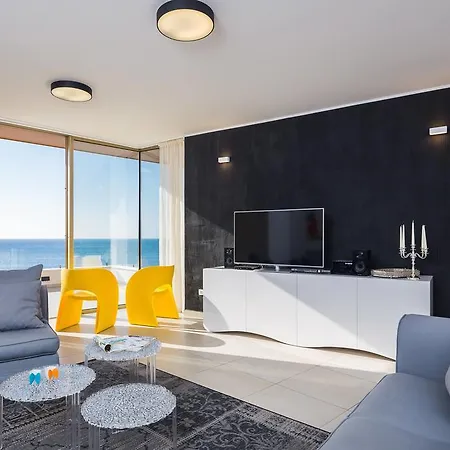 Villa Gloss